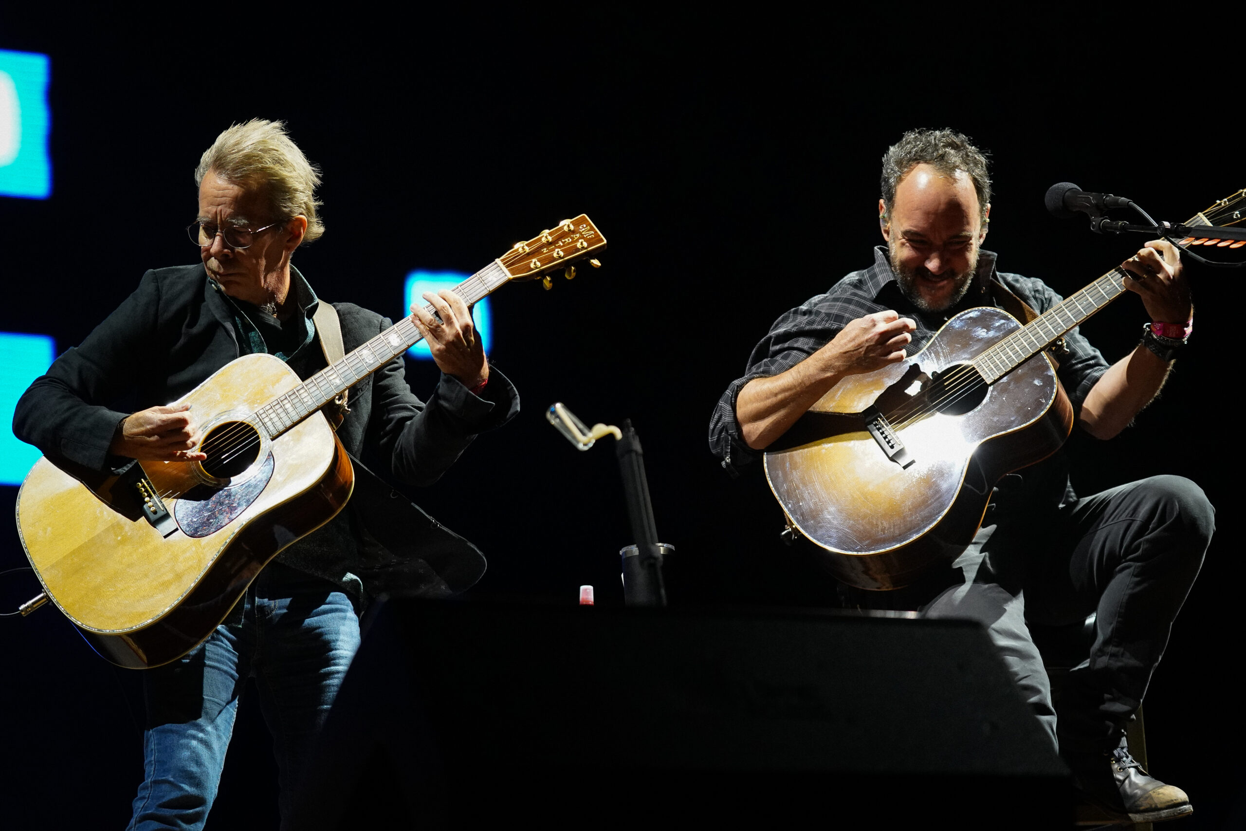 Dave-Matthews-and-Tim-Reynolds-Sound-on-Sound-Bridgeport-CT-09.25.22