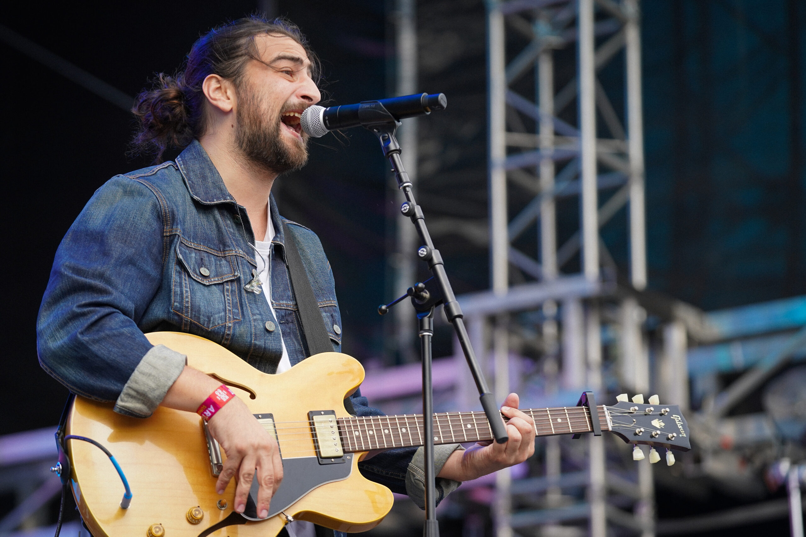 Noah-Kahan-Sound-on-Sound-Bridgeport-CT-09.25.22-Photo-by-Casey-Vock